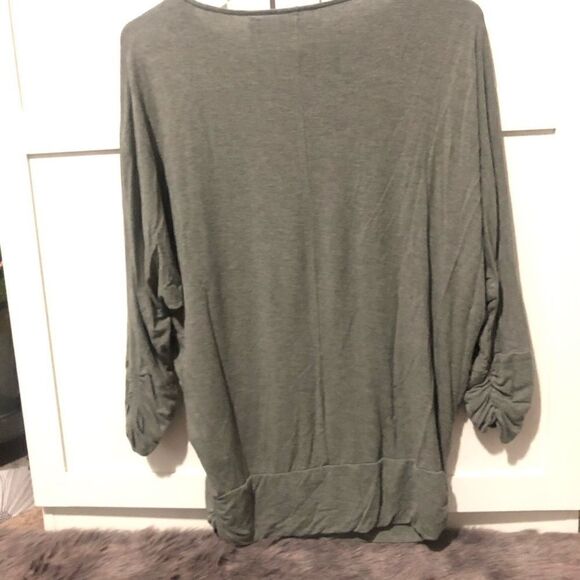 Mercer & Madison women’s size medium olive green/grey top 0055 - Picture 2 of 6